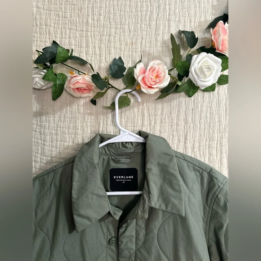 Everlane Men’s Renew Quilted Liner Jacket in Dark Sage Green Xs